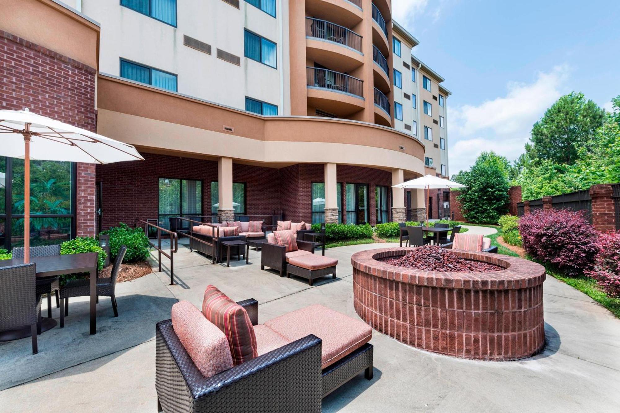 Courtyard By Marriott Atlanta Buford Mall Of Georgia Hotel Exterior photo