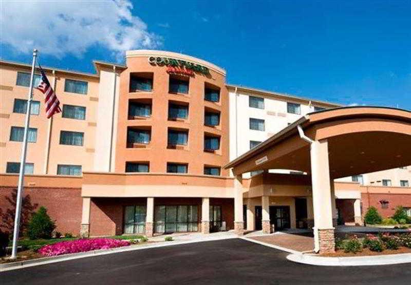 Courtyard By Marriott Atlanta Buford Mall Of Georgia Hotel Exterior photo